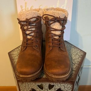 Boots by FERGIE size 9 1/2